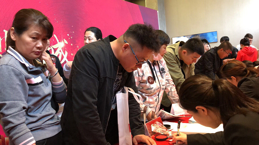 正業(yè)翡翠城首次開(kāi)盤(pán)熱銷(xiāo)2.8億，火爆場(chǎng)面震驚葫蘆島樓市(圖5)