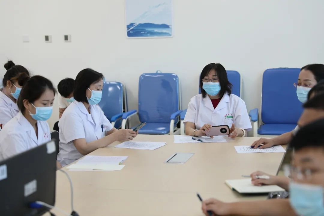 全省首家！中國(guó)醫(yī)科大學(xué)附屬第一醫(yī)院專家來(lái)“查房”，家門口享國(guó)內(nèi)優(yōu)質(zhì)醫(yī)療資源！(圖2)