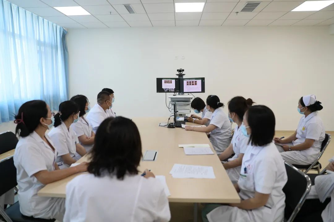 全省首家！中國(guó)醫(yī)科大學(xué)附屬第一醫(yī)院專家來(lái)“查房”，家門口享國(guó)內(nèi)優(yōu)質(zhì)醫(yī)療資源！(圖1)