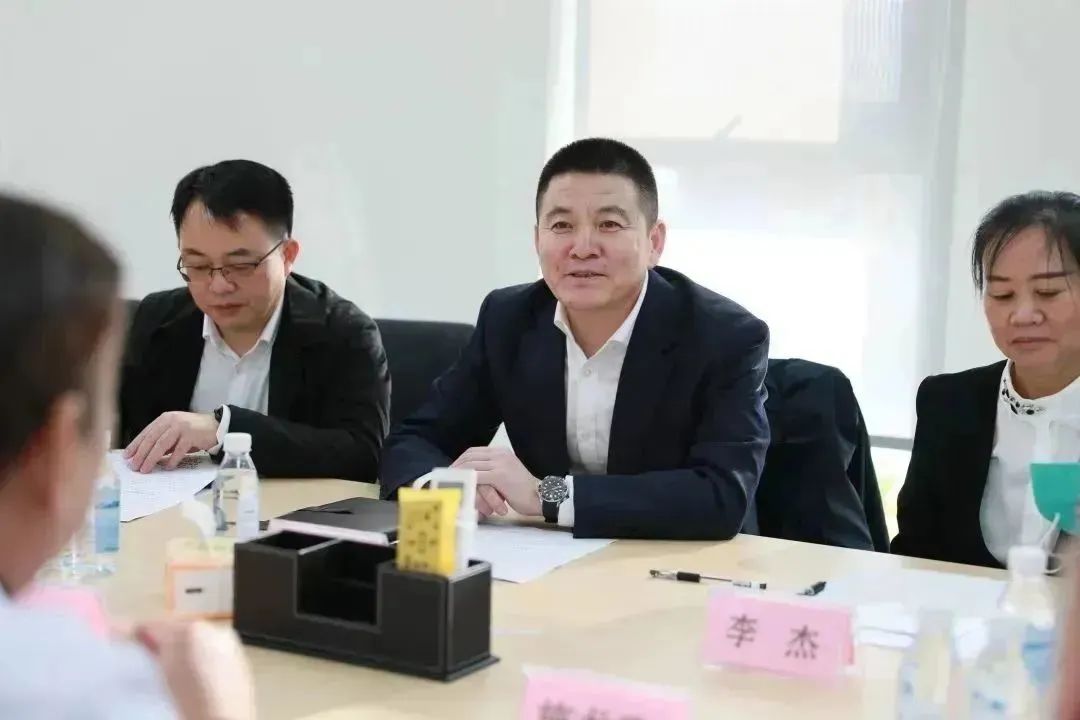 龍港區(qū)人大、區(qū)政府領(lǐng)導(dǎo)一行視察調(diào)研龍港國(guó)際醫(yī)療健康產(chǎn)業(yè)園(圖11)