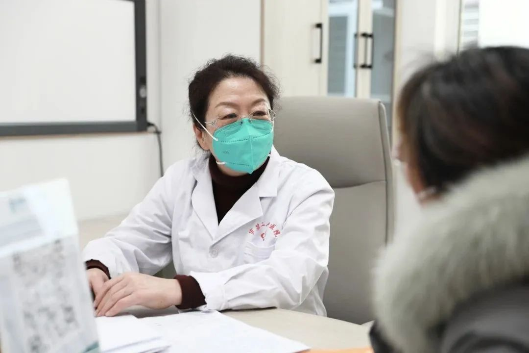 患者如潮，就診場(chǎng)面火爆！市二院著名專(zhuān)家診區(qū)百余位專(zhuān)家陸續(xù)來(lái)院出診(圖5)