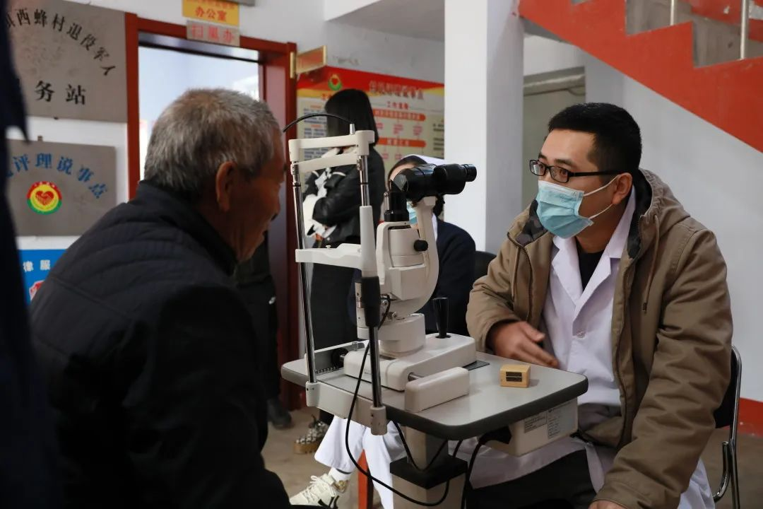 踐行黨的二十大精神，市二院黨員開展大型公益出診！(圖6)